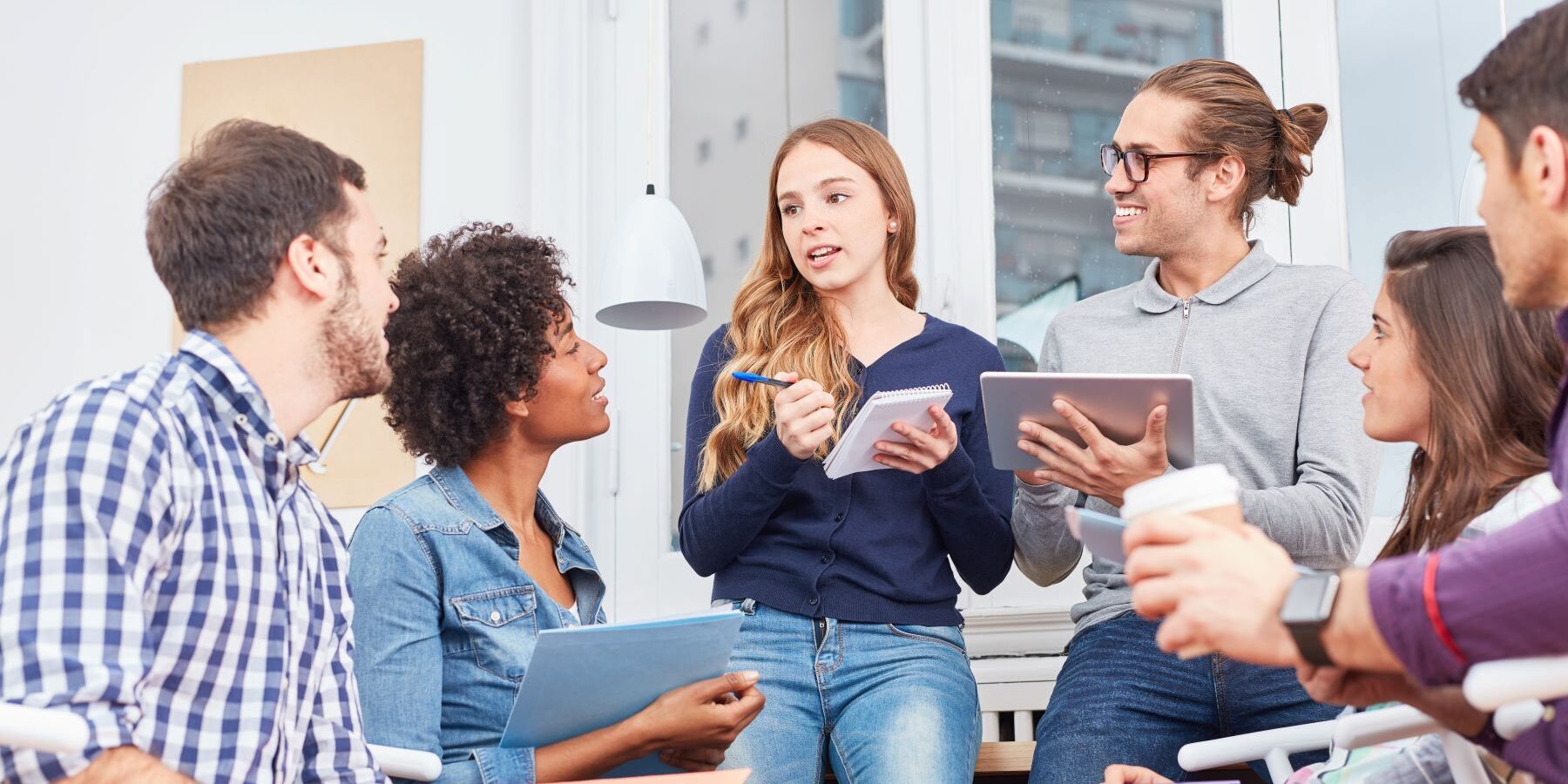 Digitale Weiterbildung 2020/2021: von Euphorie zum Webinar-Frust - Personalentwickler und Führungskräfte konzentrieren sich auf Kernthemen der betrieblichen Bildung